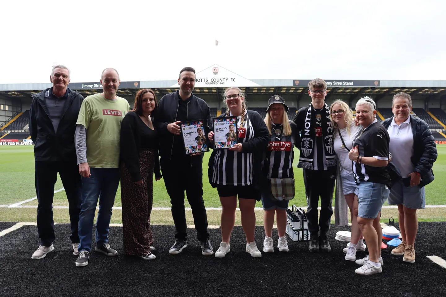 Leanne Louch and Daniel Soundy receive Captain’s Corner Award